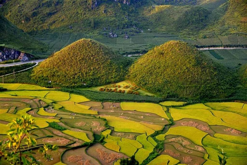 must see in Ha Giang loop tour from hanoi: quan ba heaven gate