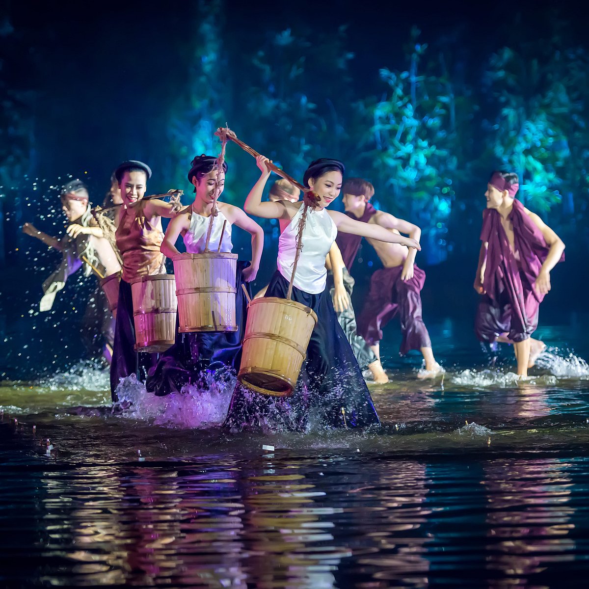 Quintessence of Tonkin show offers great experience for travelers in hanoi at night